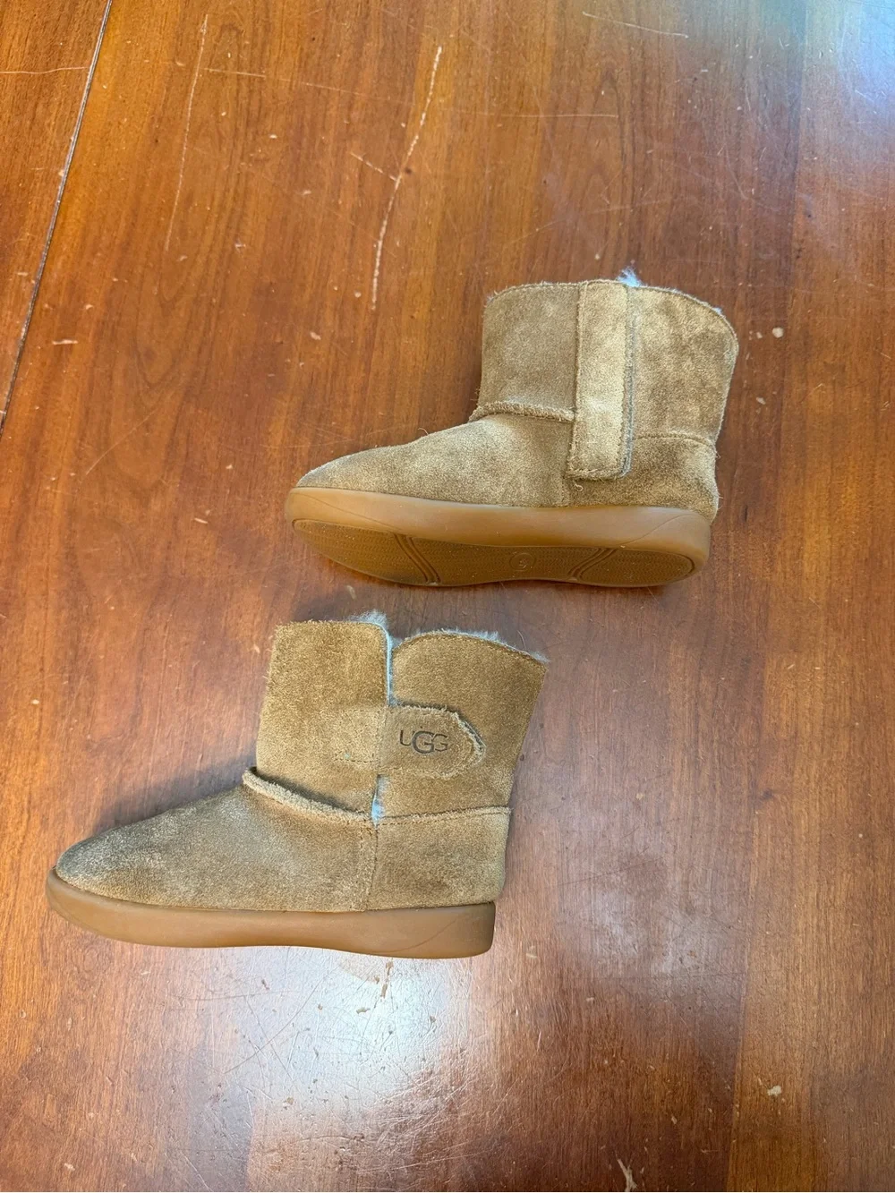 Toddler Keelan Uggs! in Chestnut  Size 8